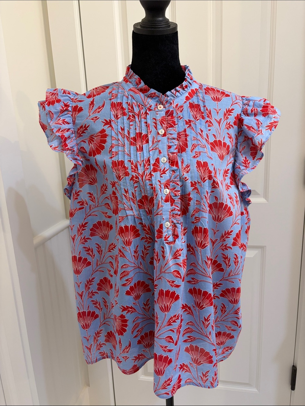 Vineyard Vines  Floral Ruffle Sleeve Top Size XL